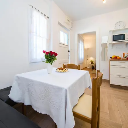 別荘 Stunning Home In Split With Wi-Fi